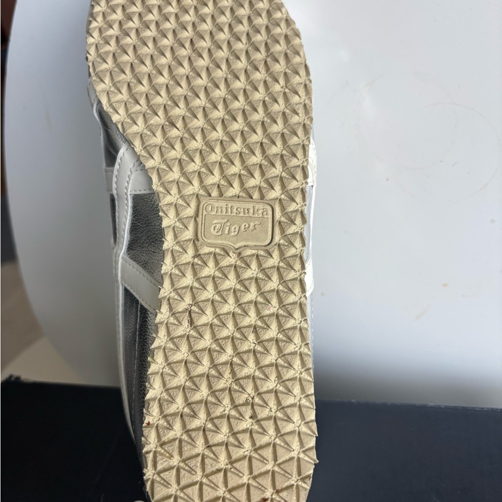Onitsuka Tiger Mexico 66 by Asics Silver and Off White Sneakers NEW with Box - Picture 6 of 7